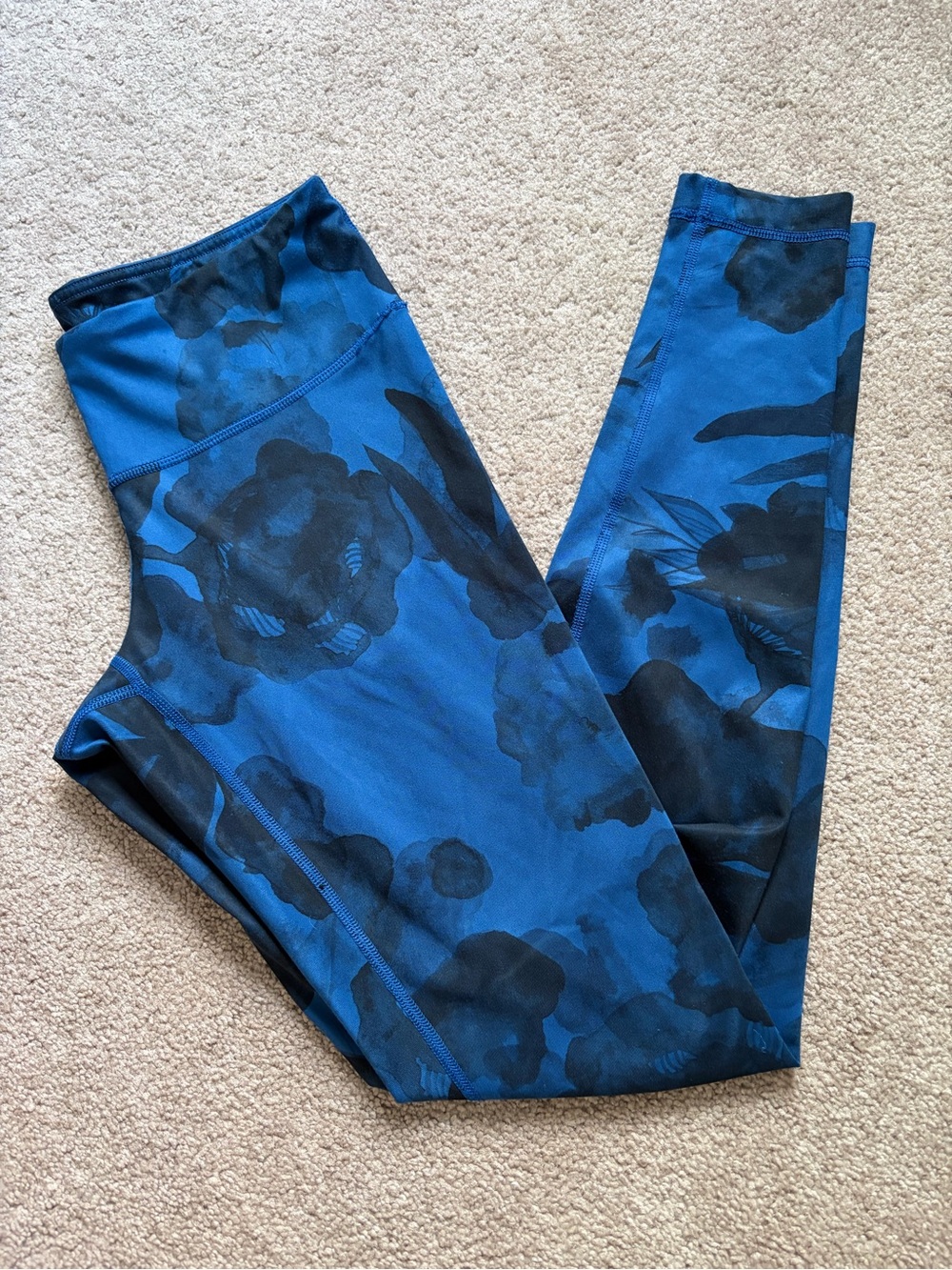 💗 LULULEMON - Size 6 Blue Pattern Leggings